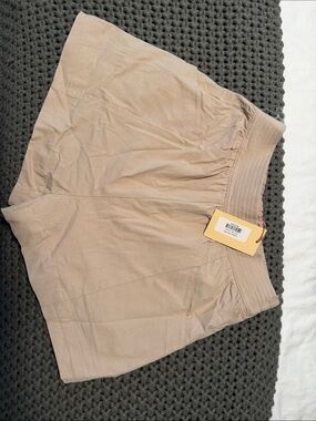 entro Beige High-Waist Lightweight Shorts